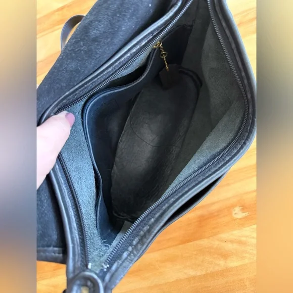 Vintage Coach Black Leather Shoulder Bag - Picture 7 of 13